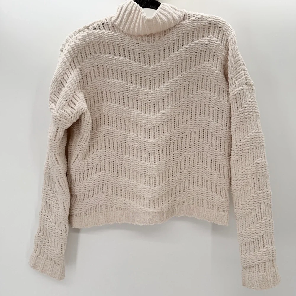 Moon & Madison Cozy High-Neck Chunky Knit Sweater Small